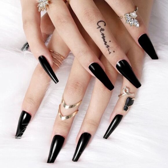 Black Press On Nails - Picture 2 of 5